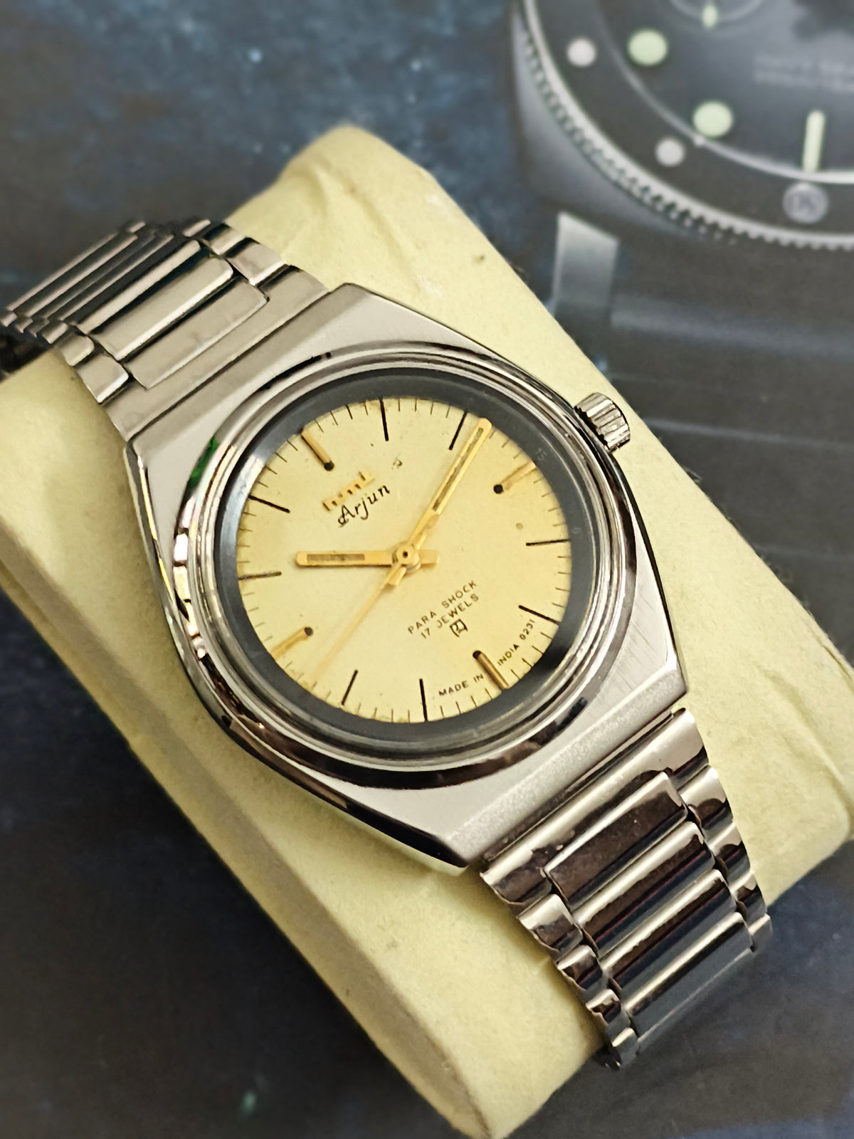 HMT Arjun Hand-wound Vintage Watch with a Gold-toned Dial