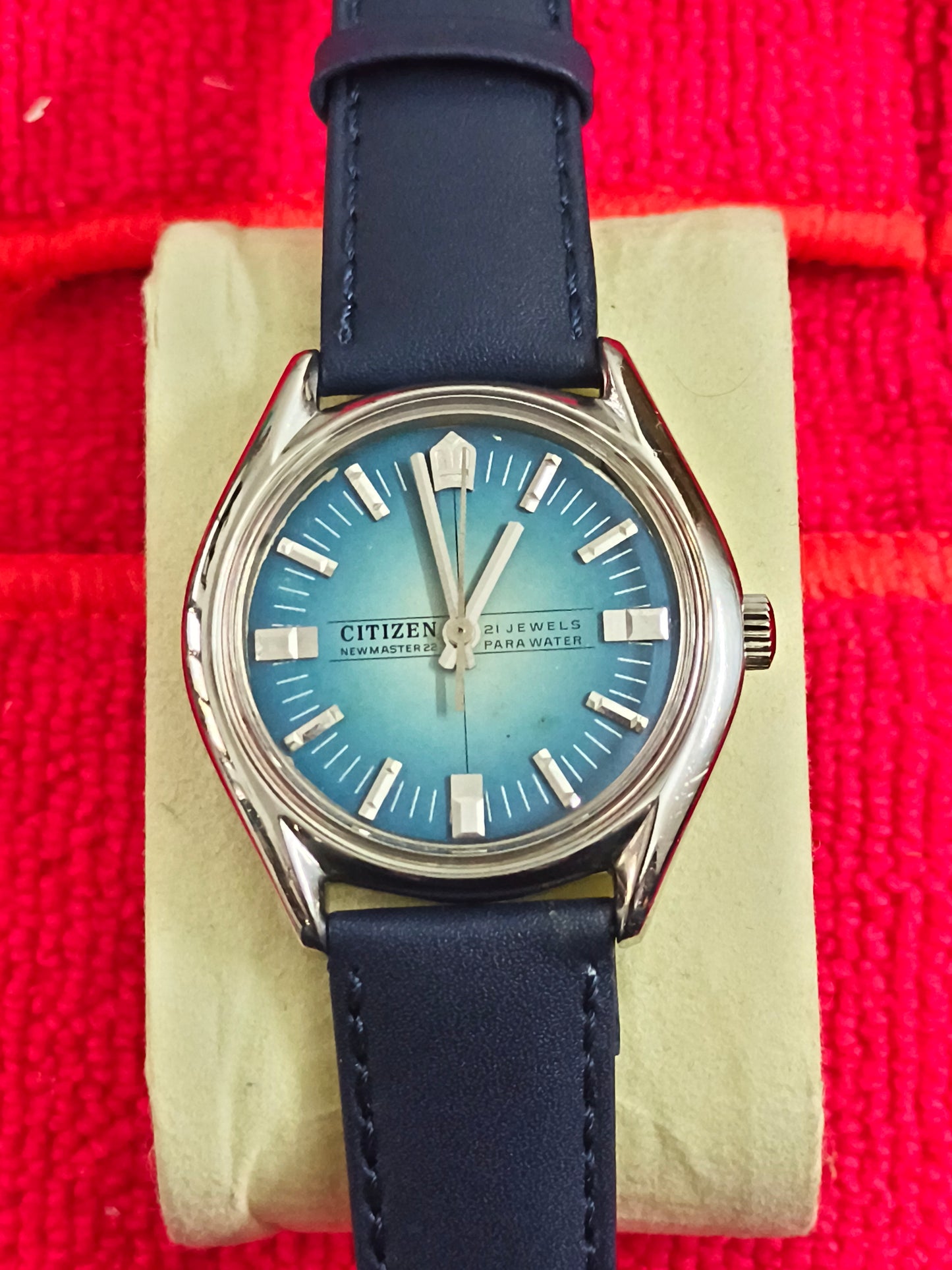 Citizen Vintage New Master 22 Hand-wound Watch with a Blue Gradient Dial