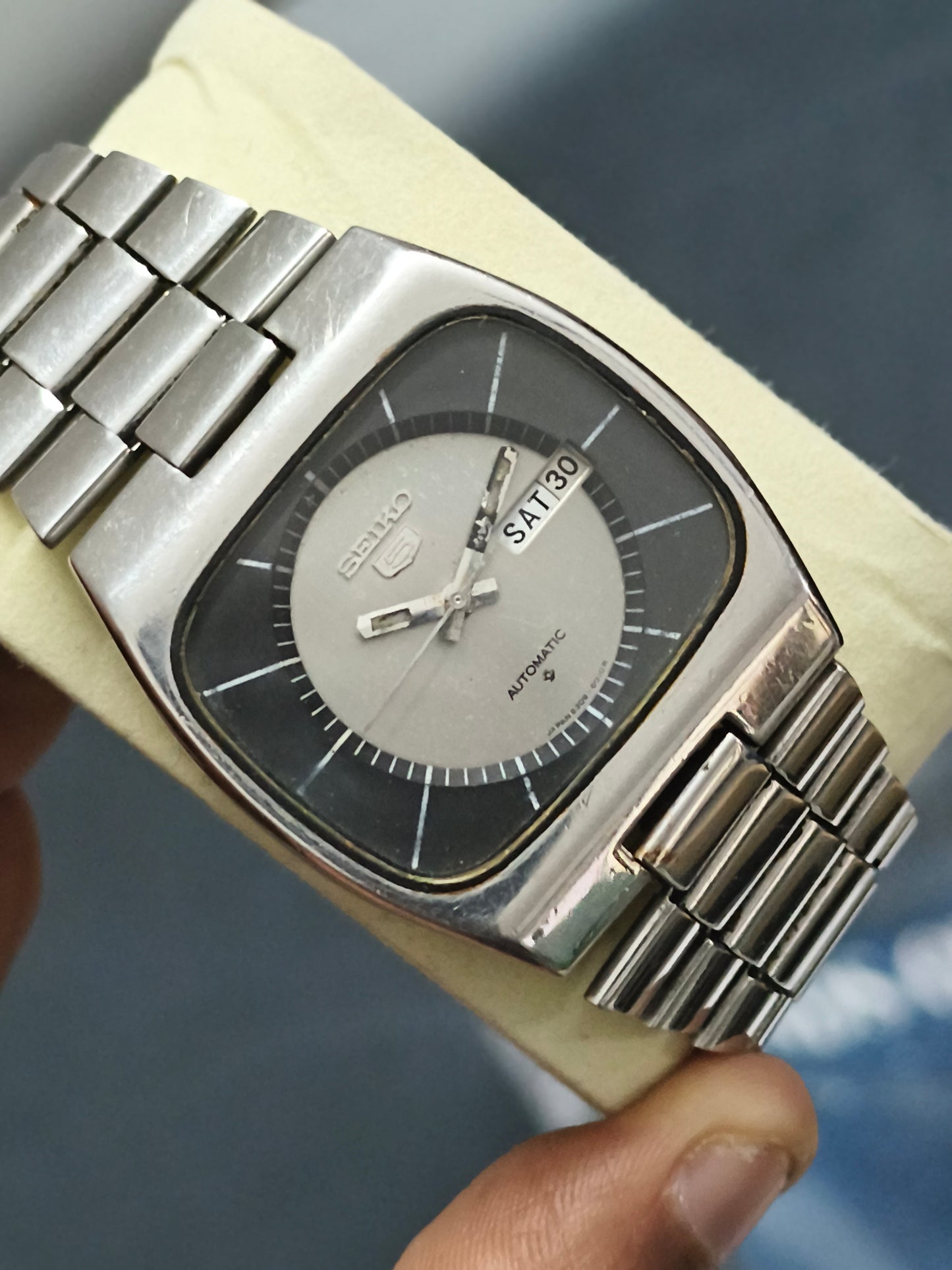 Seiko 5 Automatic Vintage Watch with a TV Case and Grey Dial