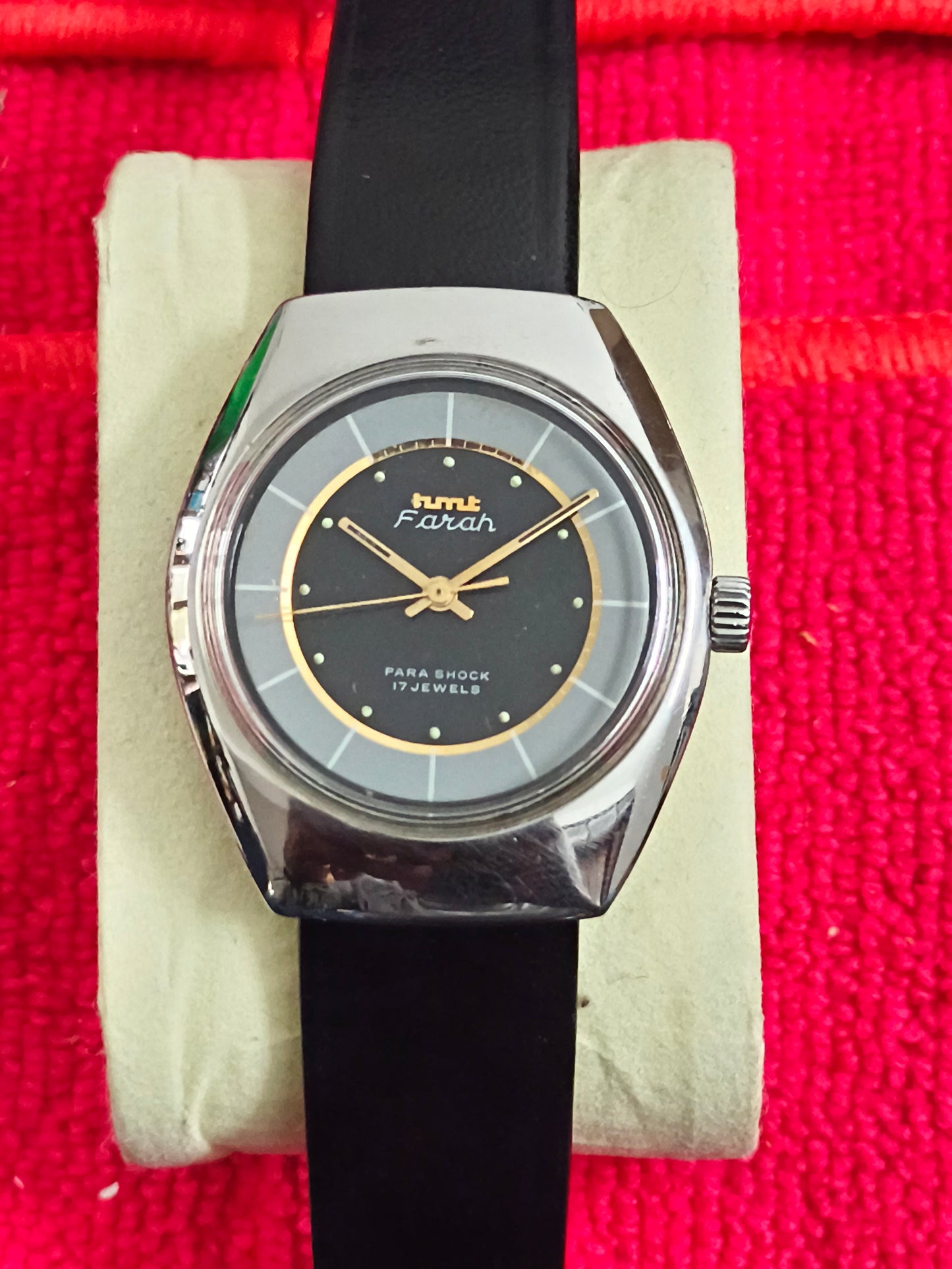 HMT Farah Hand-wound Neo-vintage Watch with a Dual-toned Dial