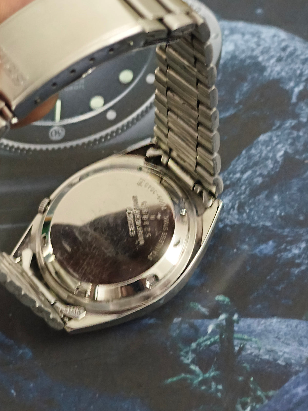 Seiko 5 Automatic Day Date Vintage Watch with a Blue Vertically Brushed Dial