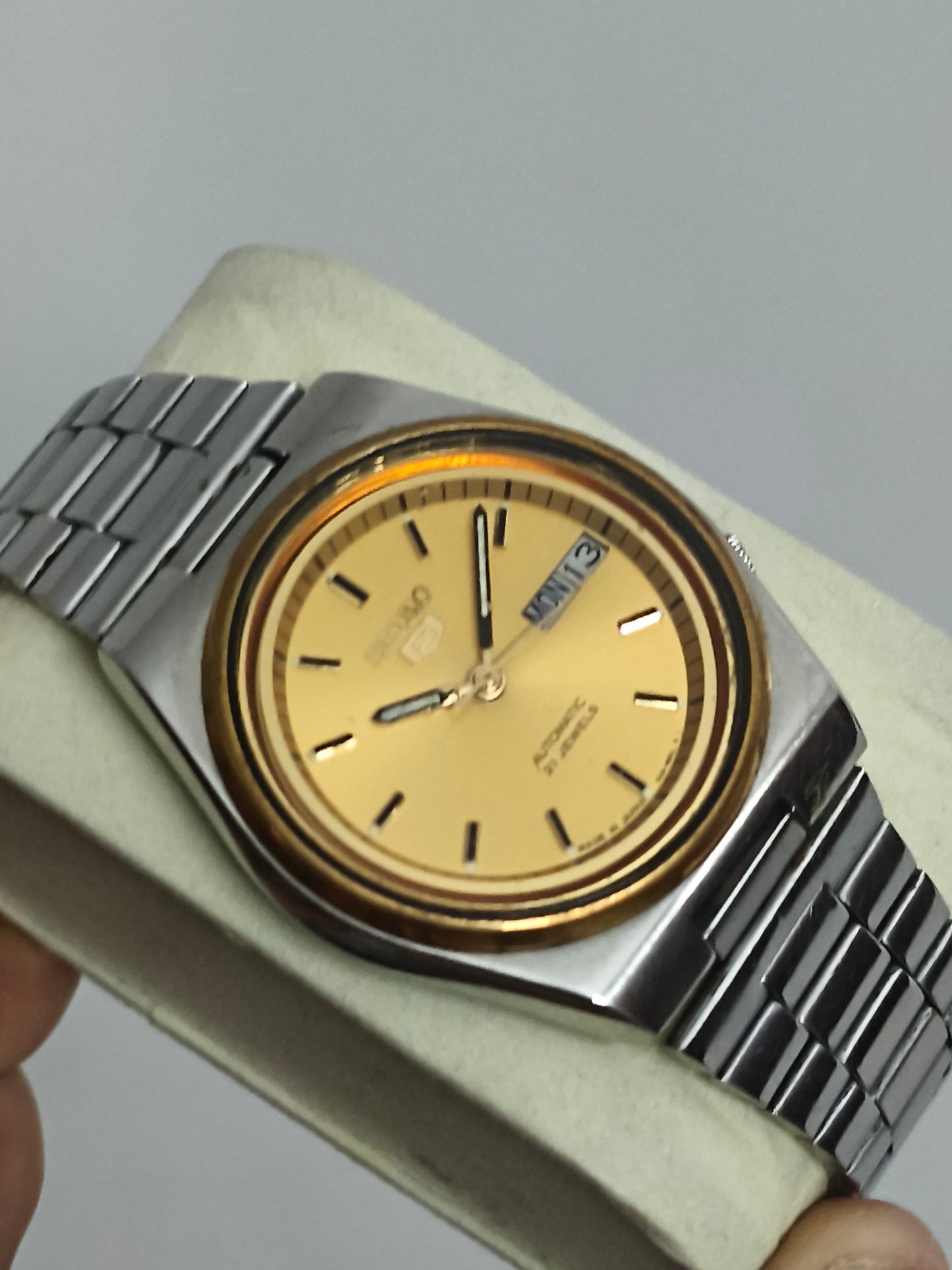 Seiko 5 Automatic Day Date Vintage Watch with Gold-toned Dial and Bezel