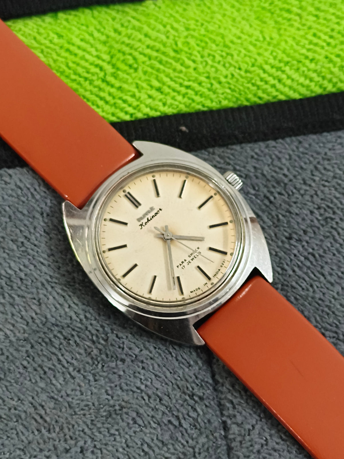 HMT Kohinoor Mechanical Hand-wound Watch with a Ivory Patina Dial
