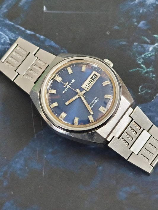 Fortis Swiss Made Automatic Day Date Vintage Watch with a Blue Sunburst Dial (with French Day Wheel)