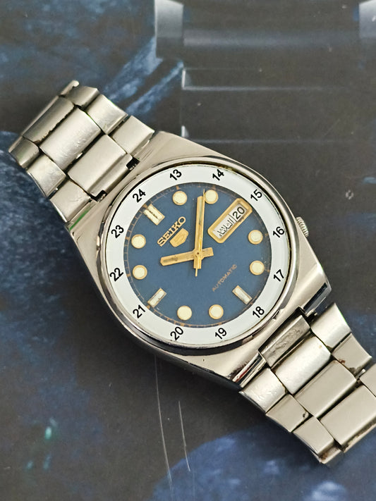 Seiko 5 Vintage Automatic Day Date Watch with a Midnight Blue Dial and White 24-H Bezel