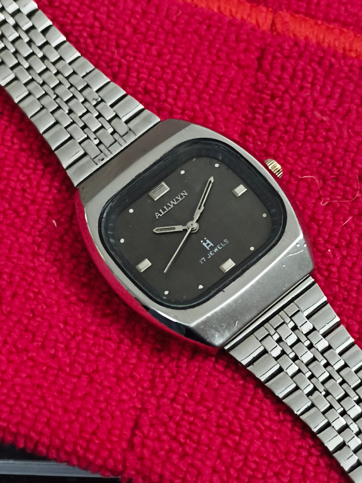 Allwyn Hand-wound Mechanical Vintage Watch with a Vertical Stripes Dial