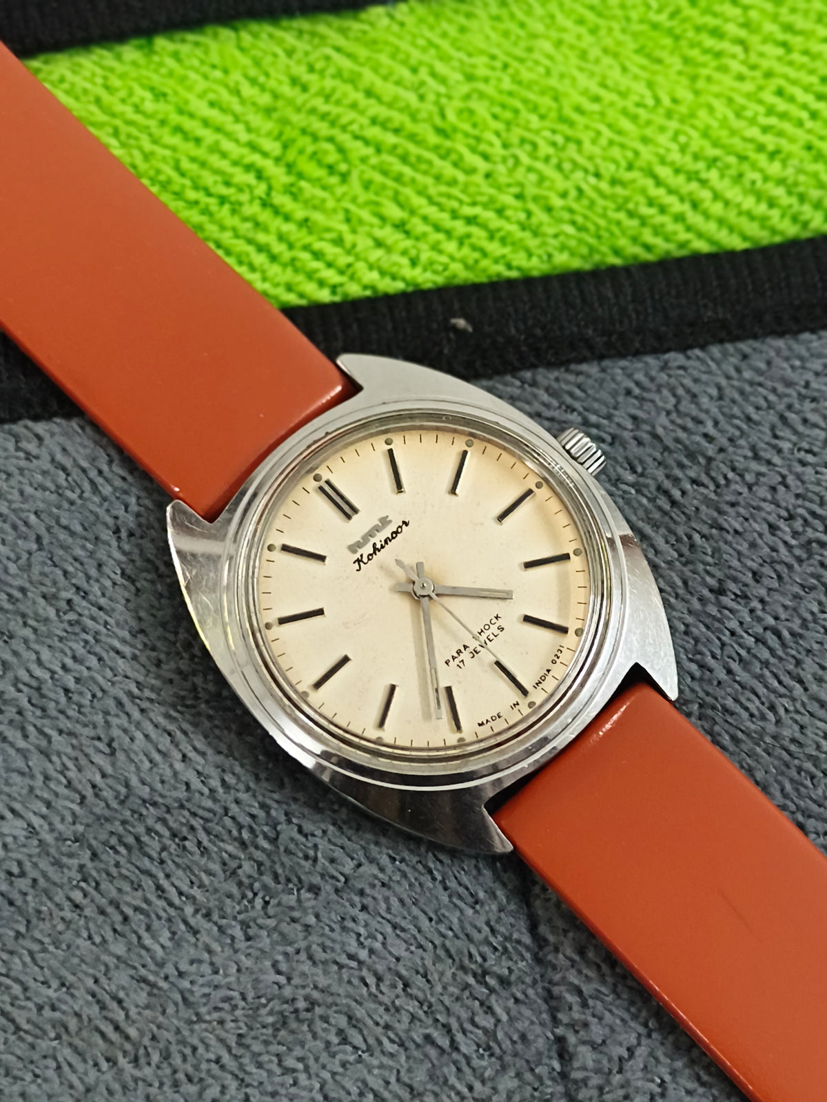 HMT Kohinoor Mechanical Hand-wound Watch with a Ivory Patina Dial