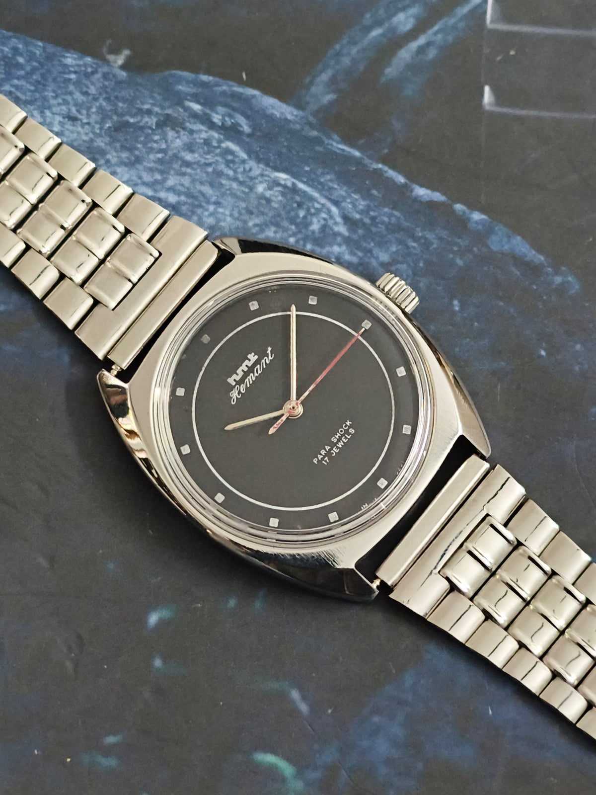HMT Hemant Hand-wound Vintage Watch a Black Dial