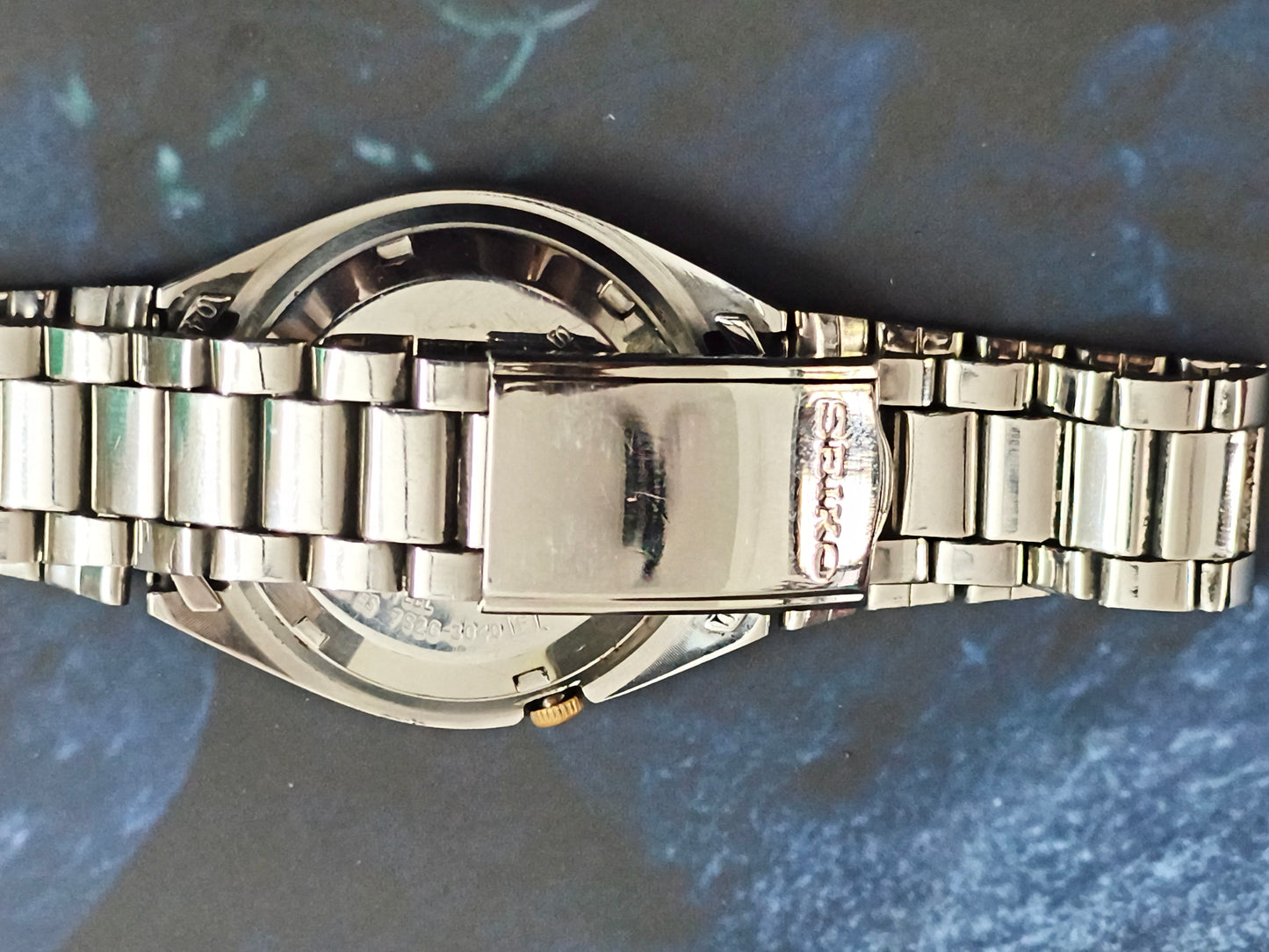 Seiko 5 Automatic Vintage Watch with a Brown Horizontal Stripes Pattern Dial