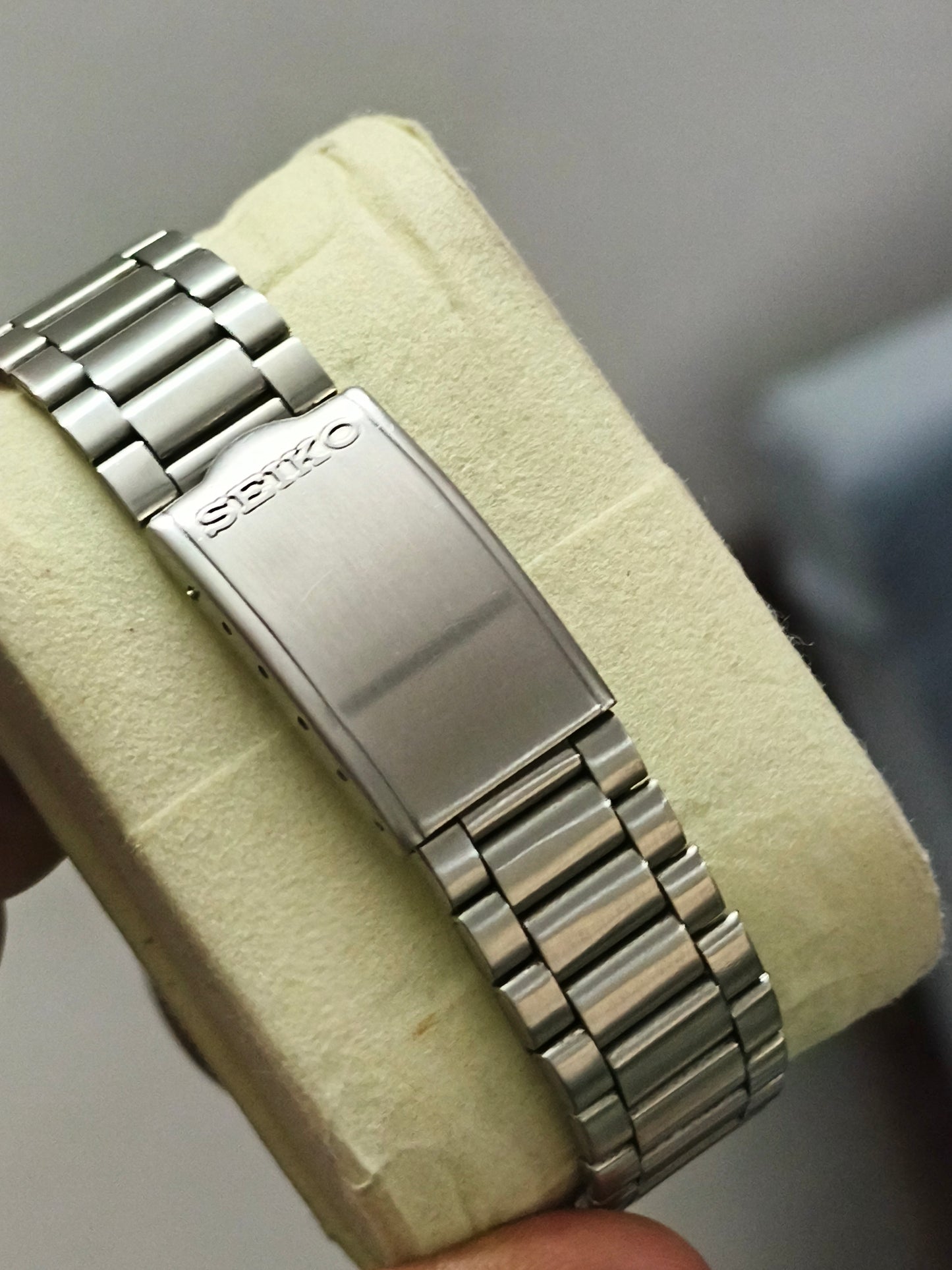 Seiko 5 Automatic Vintage Watch with White Horizontal Stripes Dial