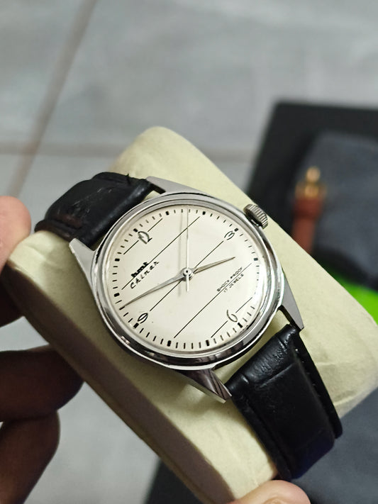 HMT Chinar Mechanical Hand-wound Vintage Watch with a White Notebook Dial