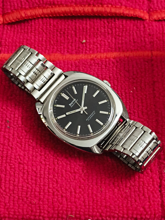 HMT Kohinoor Hand-wound Vintage Watch with a Black Dial