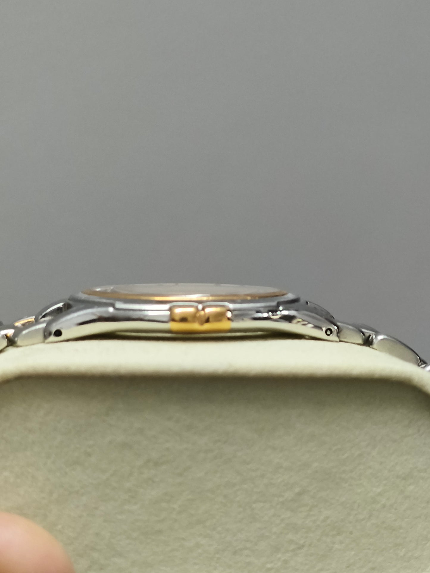 Seiko Dolce Ultrathin Quartz Watch Made in Japan