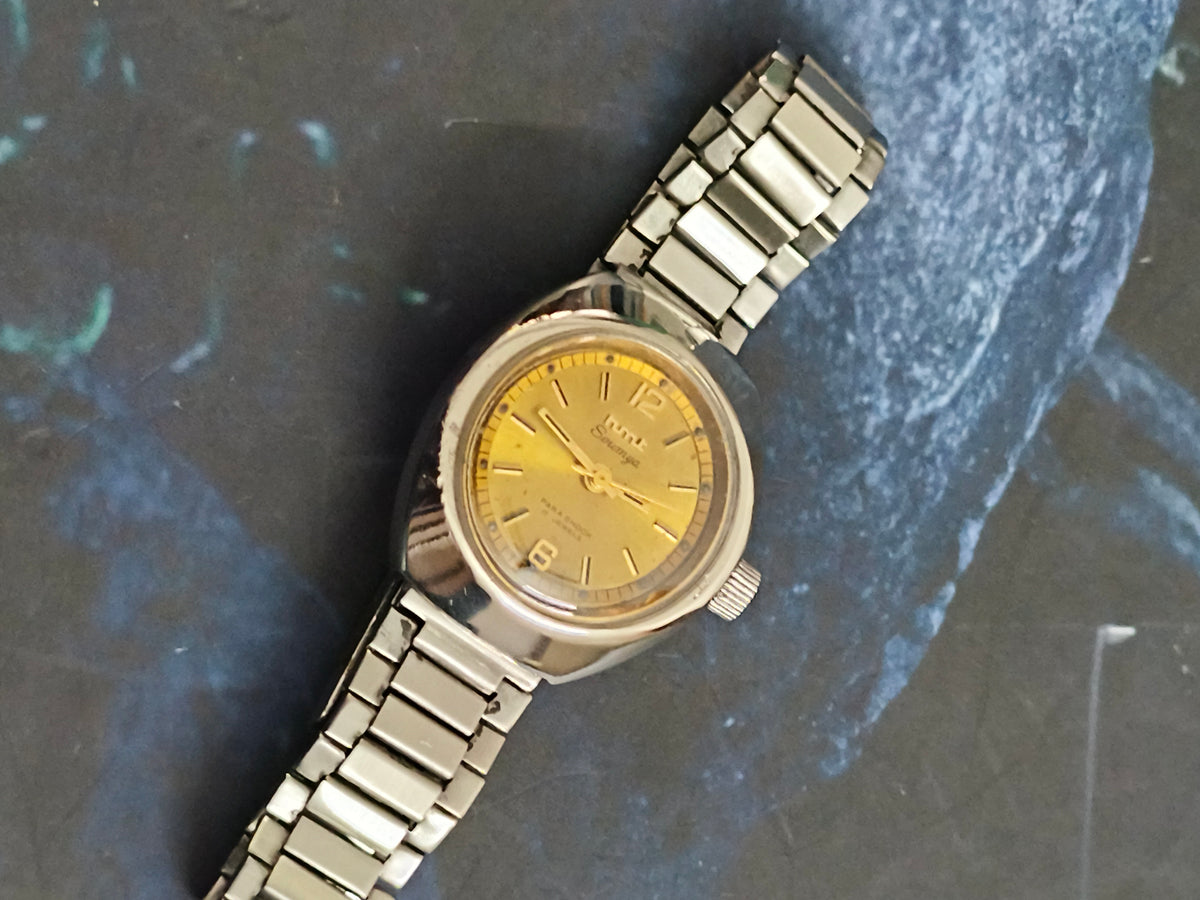 HMT Soumya Hand-wound Lady’s Vintage Watch a Gold-toned Dial