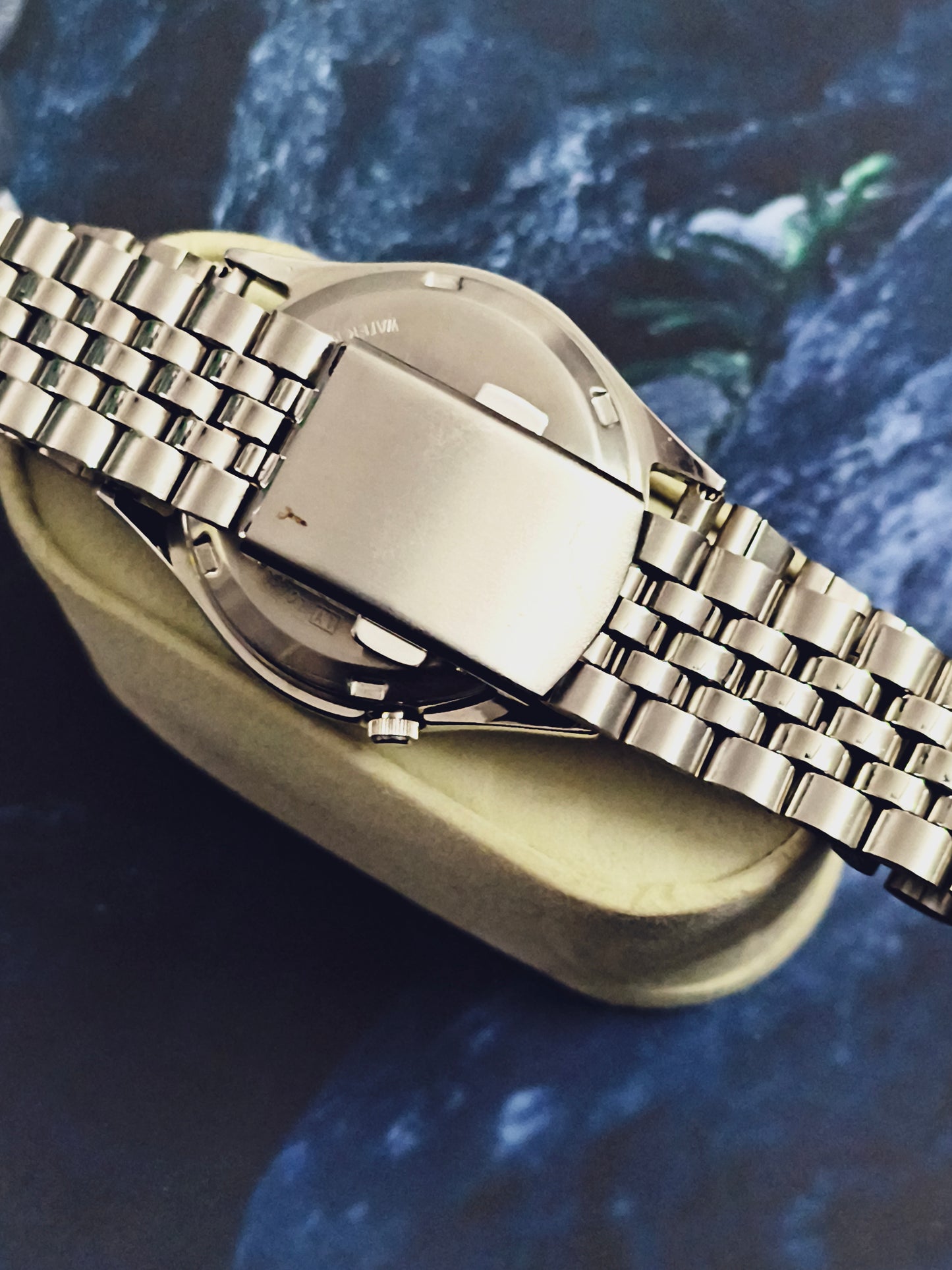 Seiko 5 Automatic Vintage Watch with a Golden Sunbeam Pattern Dial