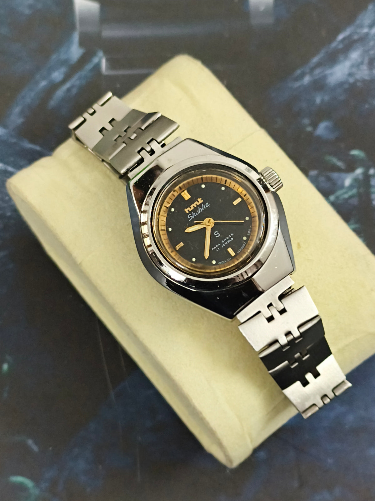 HMT Shobha Hand-wound Ladies' Watch with a Black Dial