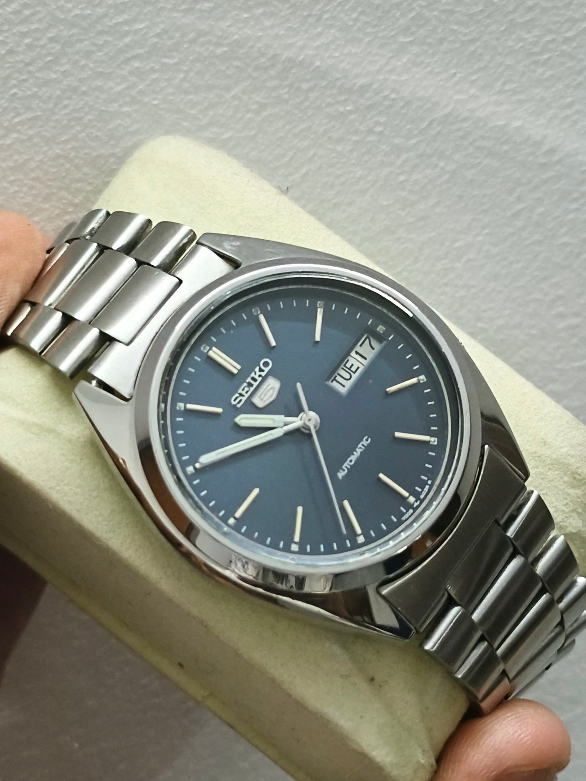 Seiko 5 Automatic Day Date Vintage Watch with a Blue Vertically Brushed Dial