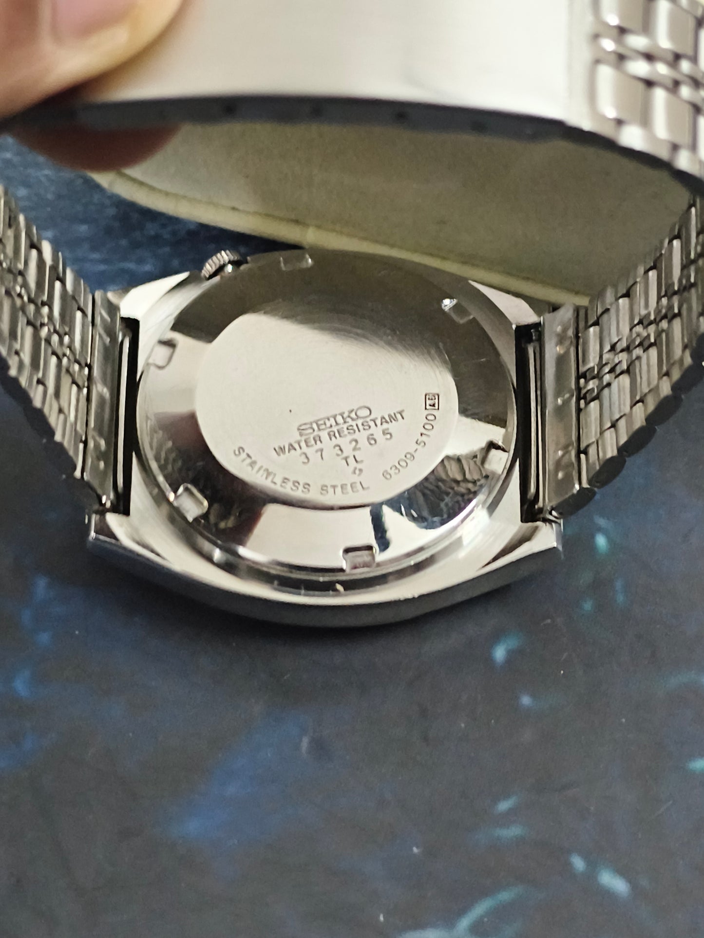 Seiko 5 Automatic Vintage Watch 24-H Version with a Grey Dial