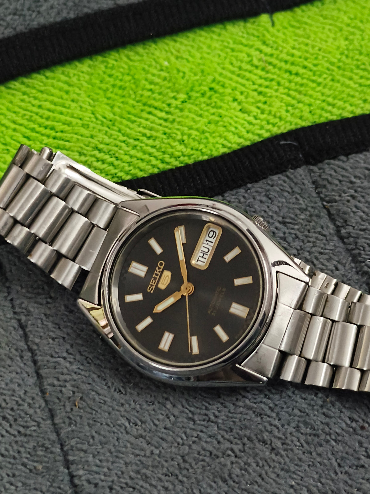 Seiko 5 Vintage Automatic Day Date Watch with a Black Dial with Lumed Hands and Indices