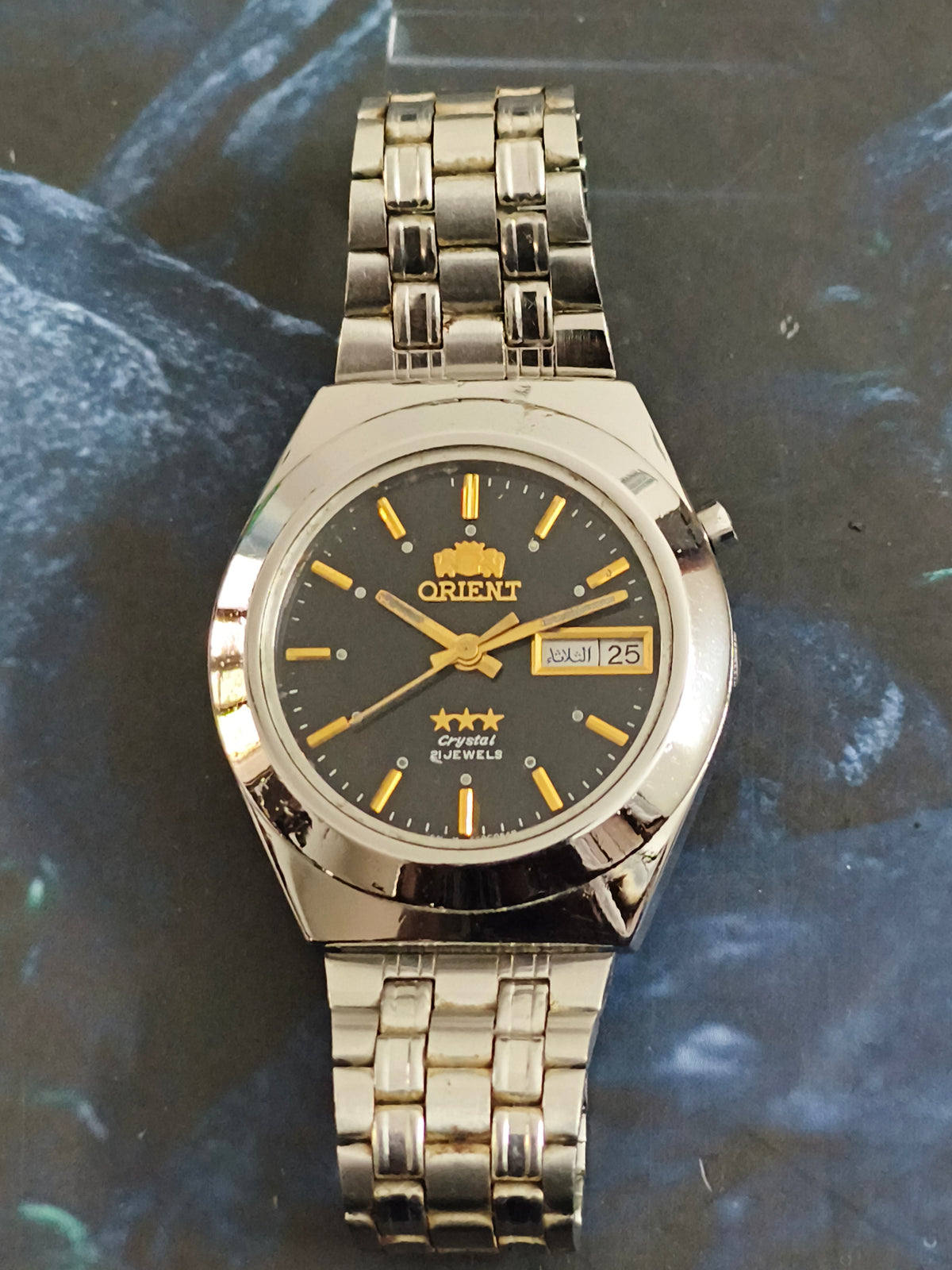 Orient "Crystal" Neo-Vintage Automatic Day Date Watch with a Black Dial and Golden Details