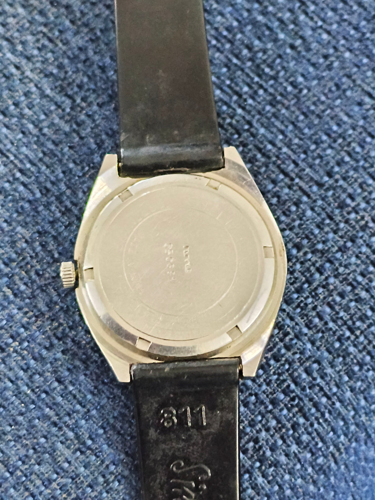 HMT Akarsh Hand-wound Vintage Watch with a Golden Dual-layer Dial