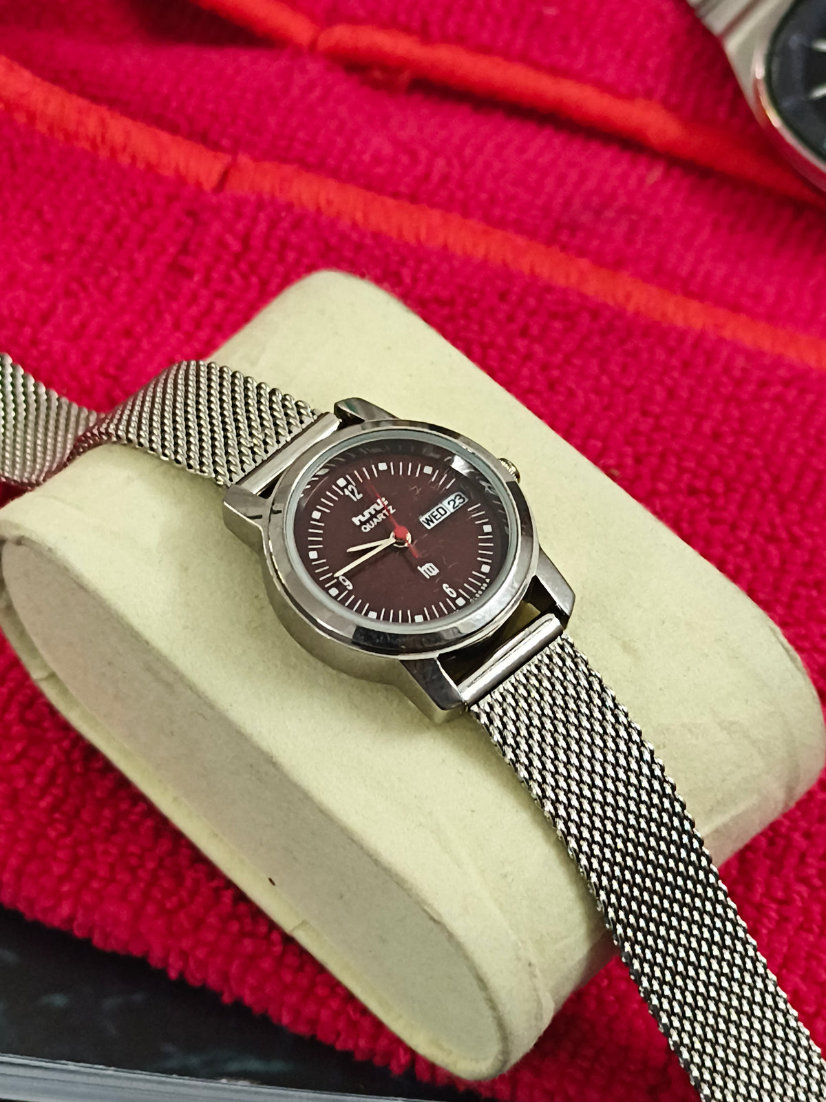 HMT HQ Quartz Lady 24mm Watch with a Maroon Dial