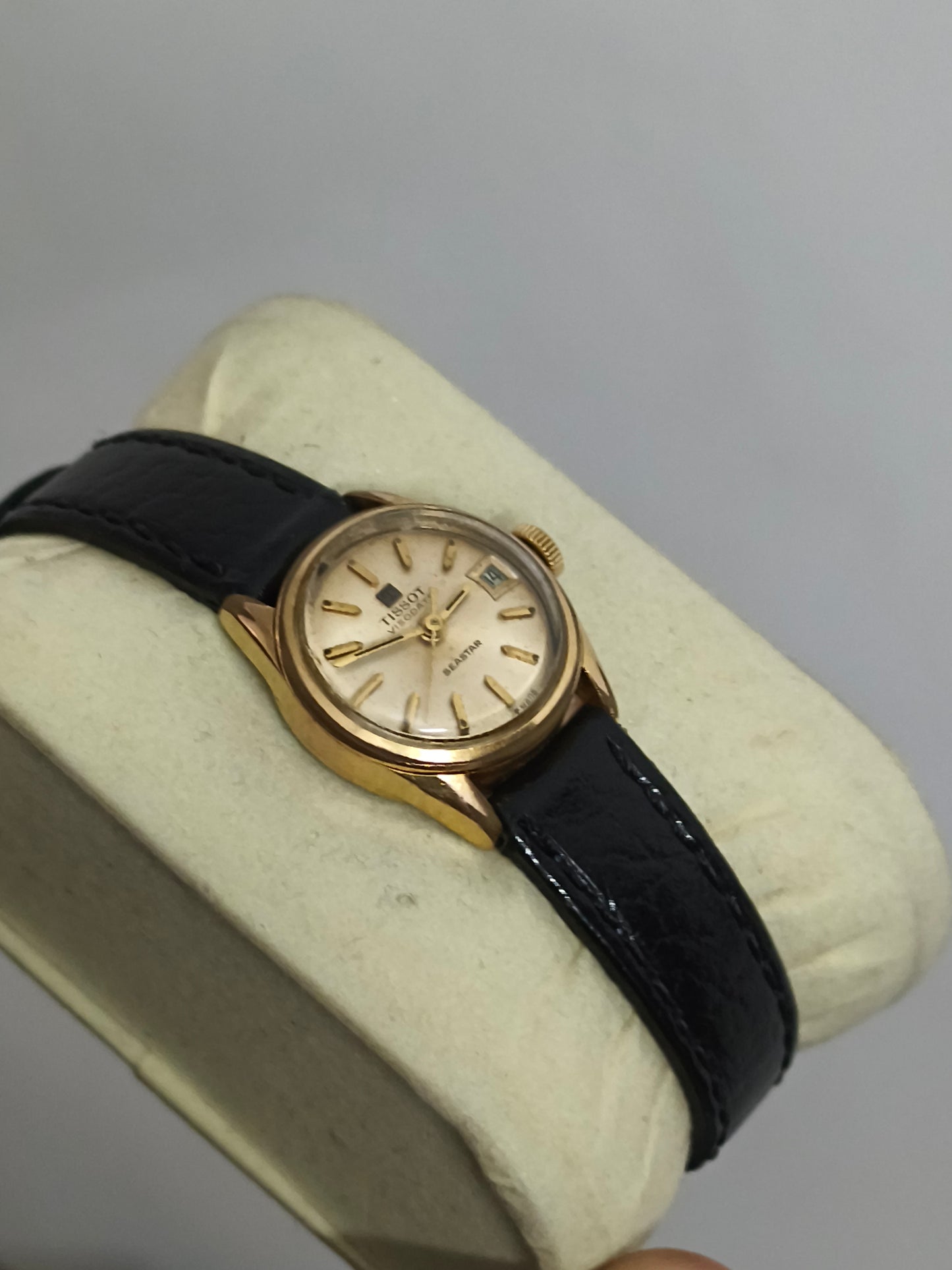 Tissot Swiss Made Hand-wound Vintage Watch for Women