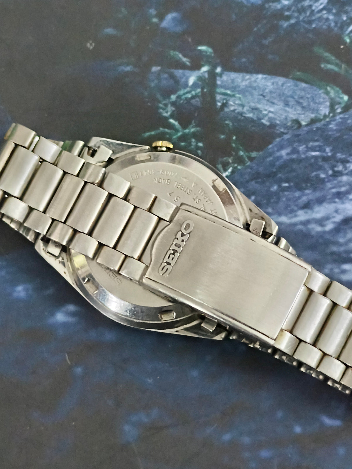 Seiko 5 Automatic Vintage Watch with a Gold-toned Graph-pattern Dial