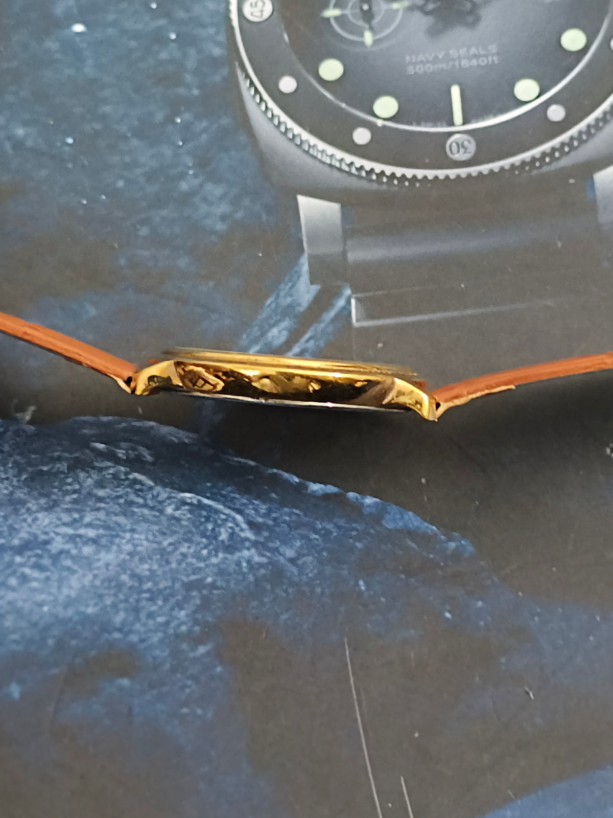 Seiko Quartz Ultra-thin Golden Watch with a Dual-tone Dial