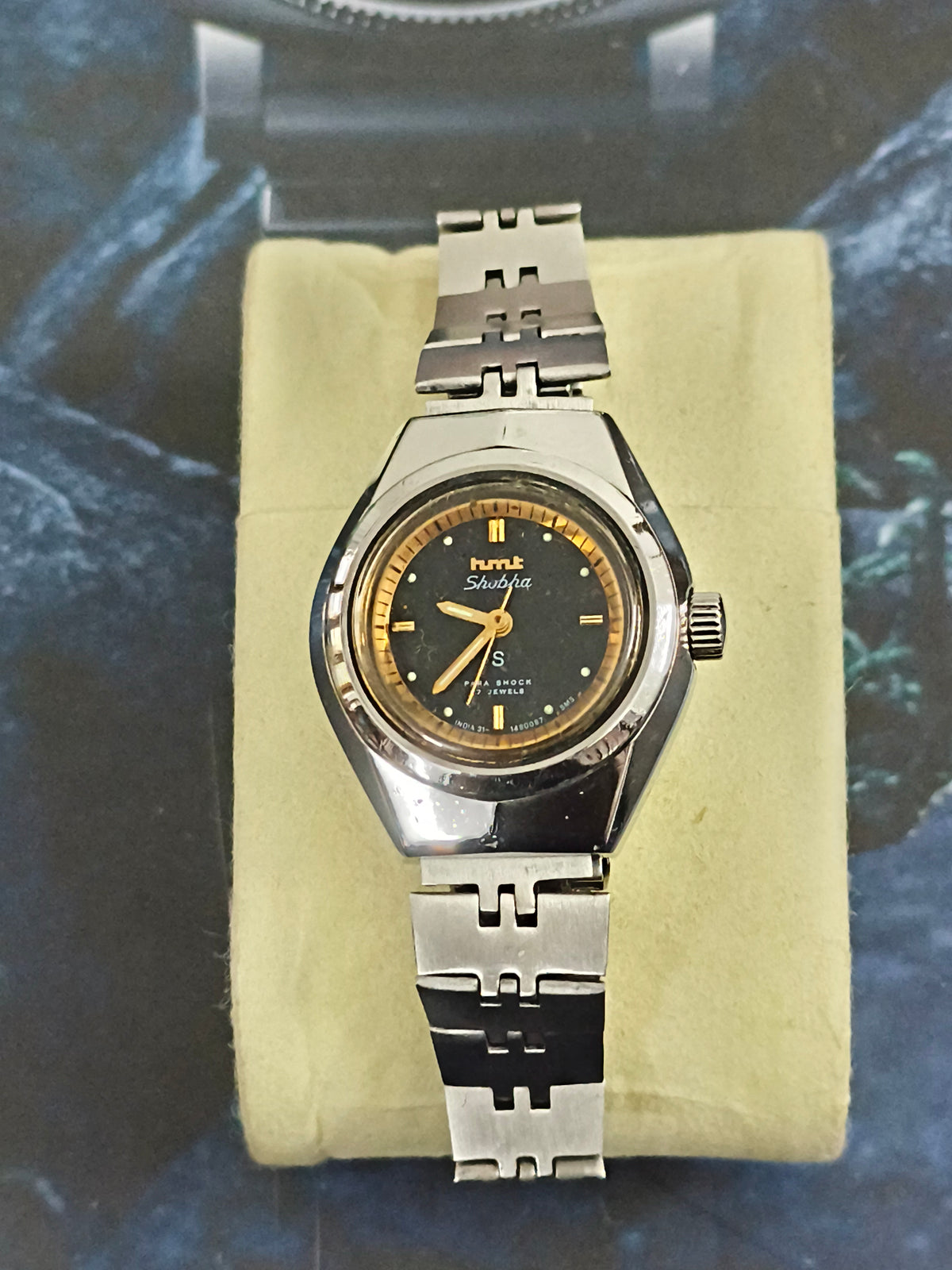 HMT Shobha Hand-wound Ladies' Watch with a Black Dial